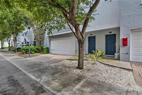 Adosado en venta en Tampa, Florida, 3 dormitorios, 197.42 m2 № 2356484 - foto 4
