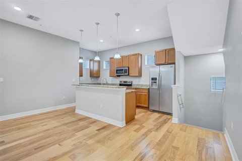 Adosado en venta en Tampa, Florida, 3 dormitorios, 197.42 m2 № 2356484 - foto 16