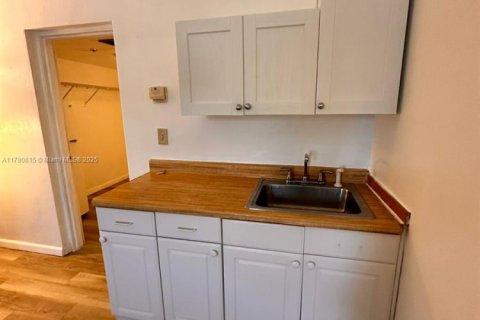 Condo in Hallandale Beach, Florida, 1 bedroom  № 1939666 - photo 6