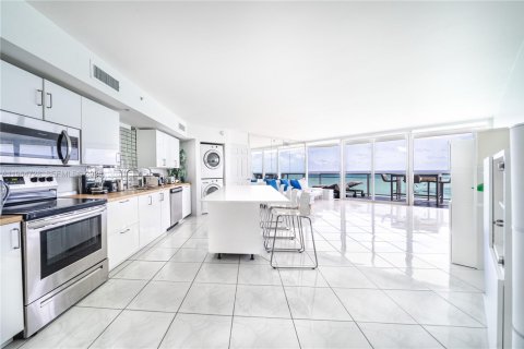 Condominio en alquiler en Miami Beach, Florida, 3 dormitorios, 130.06 m2 № 2026065 - foto 3