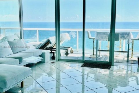 Condominio en alquiler en Miami Beach, Florida, 3 dormitorios, 130.06 m2 № 2026065 - foto 2