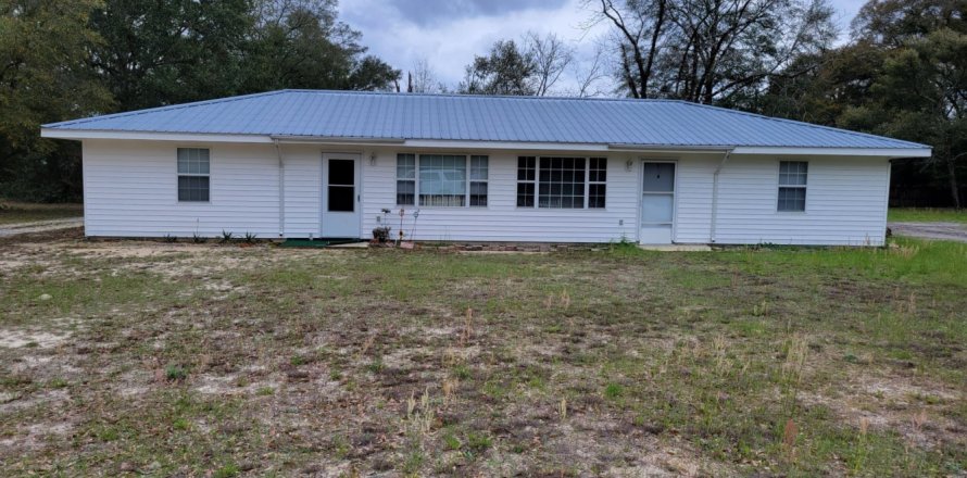 House in De Funiak Springs, Florida 4 bedrooms, 154.59 sq.m. № 560119
