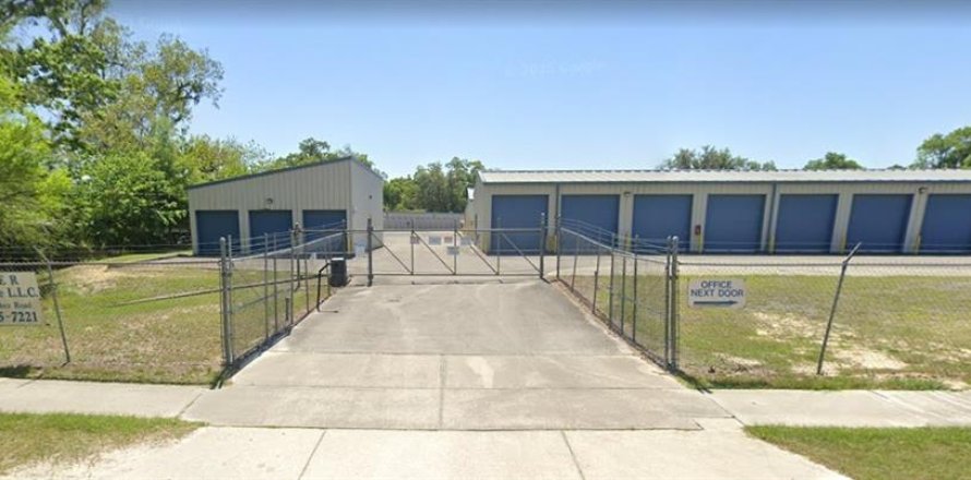 Commercial property in Archer, Florida 1527.31 sq.m. № 2226563