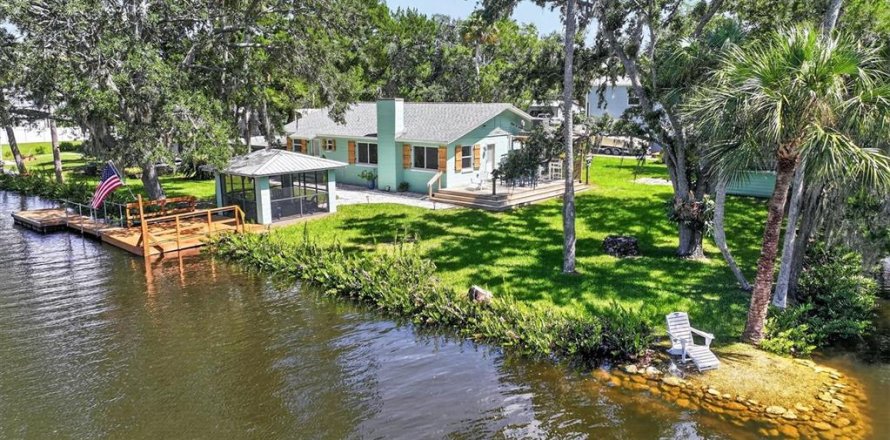 Casa en Weeki Wachee, Florida 2 dormitorios, 125.42 m2 № 2321045