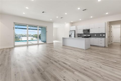 House in Port Charlotte, Florida 4 bedrooms, 236.81 sq.m. № 1537776 - photo 13