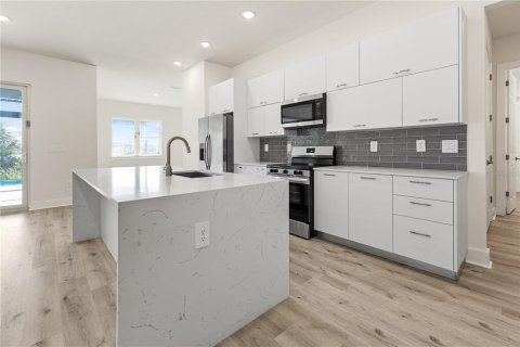 House in Port Charlotte, Florida 4 bedrooms, 236.81 sq.m. № 1537776 - photo 8