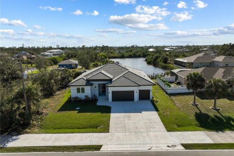 House in Port Charlotte, Florida 4 bedrooms, 236.81 sq.m. № 1537776 - photo 3
