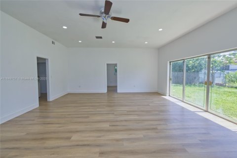 Купить виллу или дом в Майами, Флорида 4 спальни, 159.98м2, № 1957474 - фото 11