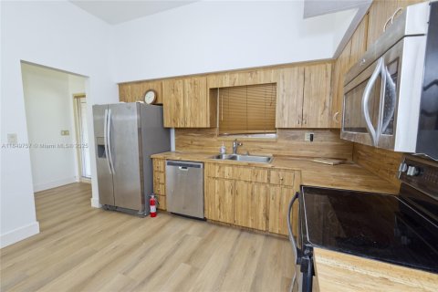 Купить виллу или дом в Майами, Флорида 4 спальни, 159.98м2, № 1957474 - фото 26