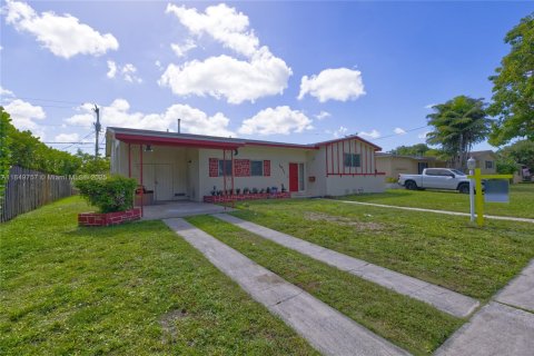Купить виллу или дом в Майами, Флорида 4 спальни, 159.98м2, № 1957474 - фото 1