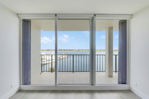 Condo in North Palm Beach, Florida, 1 bedroom  № 1075840 - photo 1