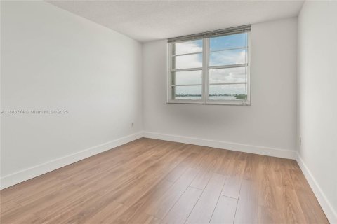 Condominio en venta en Sunny Isles Beach, Florida, 3 dormitorios, 145.86 m2 № 1944274 - foto 12