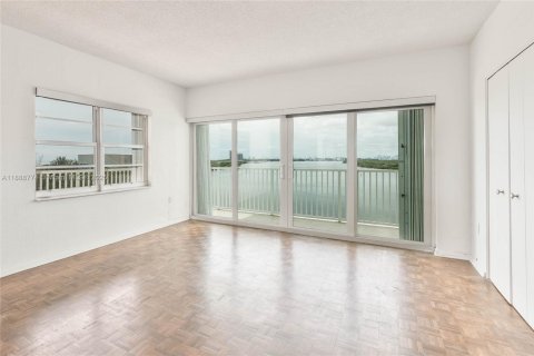 Condominio en venta en Sunny Isles Beach, Florida, 3 dormitorios, 145.86 m2 № 1944274 - foto 4