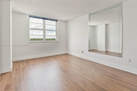 Condominio en venta en Sunny Isles Beach, Florida, 3 dormitorios, 145.86 m2 № 1944274 - foto 15