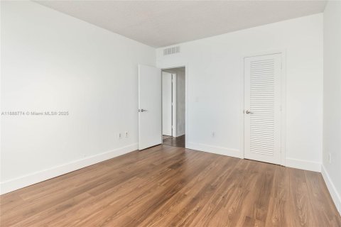 Condominio en venta en Sunny Isles Beach, Florida, 3 dormitorios, 145.86 m2 № 1944274 - foto 13