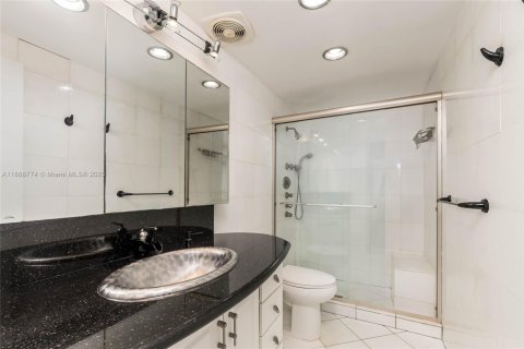Condominio en venta en Sunny Isles Beach, Florida, 3 dormitorios, 145.86 m2 № 1944274 - foto 16