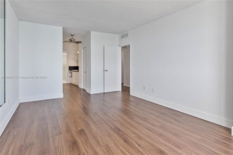 Condominio en venta en Sunny Isles Beach, Florida, 3 dormitorios, 145.86 m2 № 1944274 - foto 18