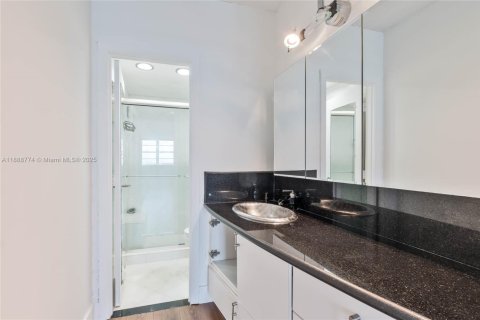 Condominio en venta en Sunny Isles Beach, Florida, 3 dormitorios, 145.86 m2 № 1944274 - foto 22