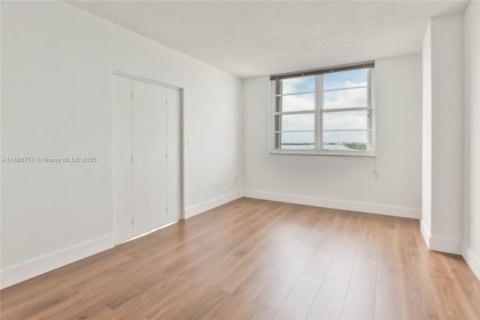 Condominio en venta en Sunny Isles Beach, Florida, 3 dormitorios, 145.86 m2 № 1944274 - foto 14