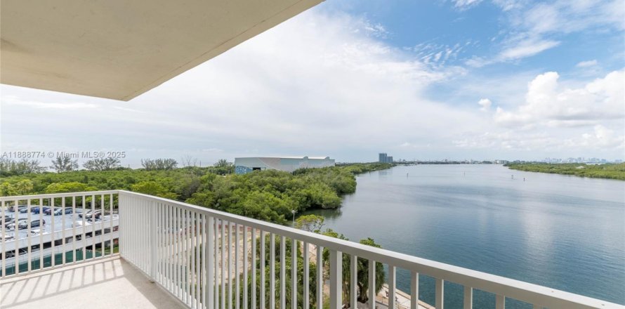 Condominio en Sunny Isles Beach, Florida, 3 dormitorios  № 1944274