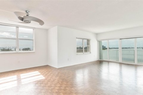Condominio en venta en Sunny Isles Beach, Florida, 3 dormitorios, 145.86 m2 № 1944274 - foto 3