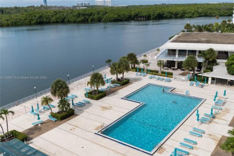 Condominio en venta en Sunny Isles Beach, Florida, 3 dormitorios, 145.86 m2 № 1944274 - foto 23