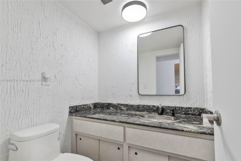 Condominio en venta en Sunny Isles Beach, Florida, 3 dormitorios, 145.86 m2 № 1944274 - foto 10