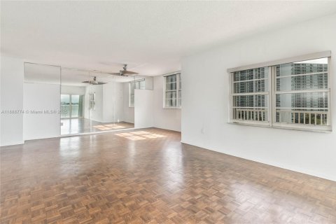 Condominio en venta en Sunny Isles Beach, Florida, 3 dormitorios, 145.86 m2 № 1944274 - foto 7