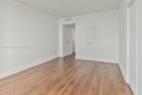 Condominio en venta en Sunny Isles Beach, Florida, 3 dormitorios, 145.86 m2 № 1944274 - foto 11