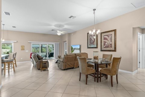 Casa en venta en The Villages, Florida, 3 dormitorios, 173.63 m2 № 2324267 - foto 13