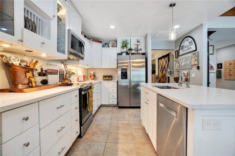 Casa en venta en Okahumpka, Florida, 5 dormitorios, 383.41 m2 № 1903140 - foto 15