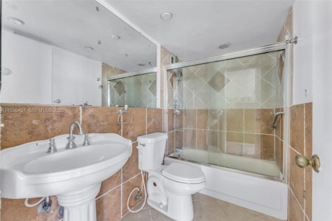 Copropriété à vendre à North Miami Beach, Floride: 2 chambres, 103.31 m2 № 1994507 - photo 20