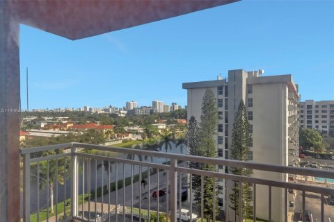 Copropriété à vendre à North Miami Beach, Floride: 2 chambres, 103.31 m2 № 1994507 - photo 18