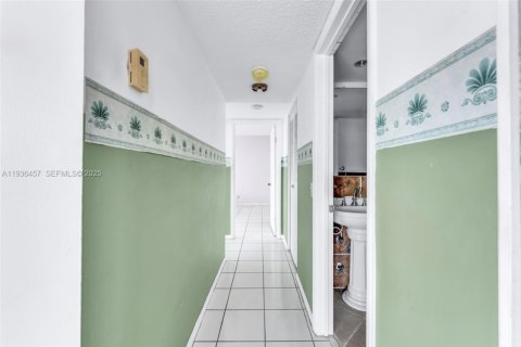 Copropriété à vendre à North Miami Beach, Floride: 2 chambres, 103.31 m2 № 1994507 - photo 9