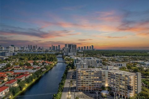 Copropriété à vendre à North Miami Beach, Floride: 2 chambres, 103.31 m2 № 1994507 - photo 24