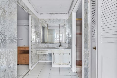 Copropriété à vendre à North Miami Beach, Floride: 2 chambres, 103.31 m2 № 1994507 - photo 21