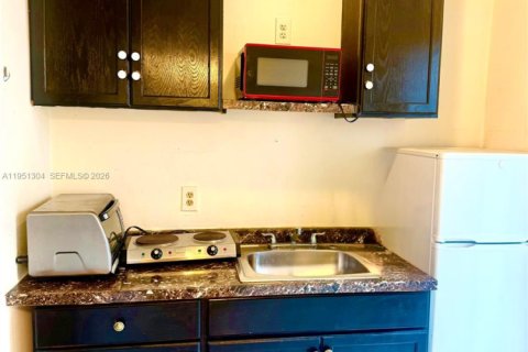 Студия в Холливуд, Флорида № 2006040