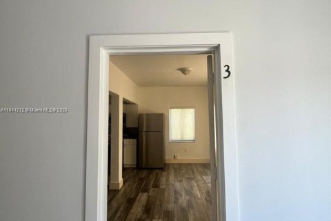 Propiedad comercial en Miami, Florida 520.25 m2 № 1936665