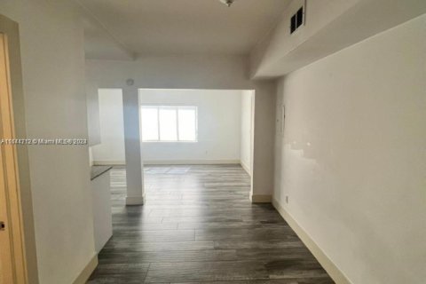 Propiedad comercial en venta en Miami, Florida, 520.25 m2 № 1936665 - foto 8