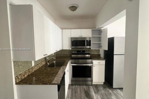 Propiedad comercial en venta en Miami, Florida, 520.25 m2 № 1936665 - foto 2