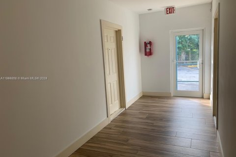 Propiedad comercial en venta en Miami, Florida, 520.25 m2 № 1936665 - foto 15