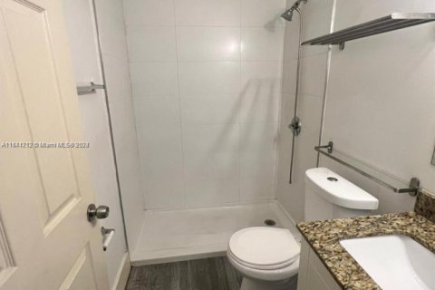 Propiedad comercial en venta en Miami, Florida, 520.25 m2 № 1936665 - foto 5