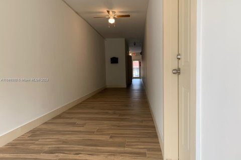 Propiedad comercial en venta en Miami, Florida, 520.25 m2 № 1936665 - foto 16