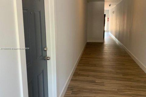 Propiedad comercial en venta en Miami, Florida, 520.25 m2 № 1936665 - foto 22