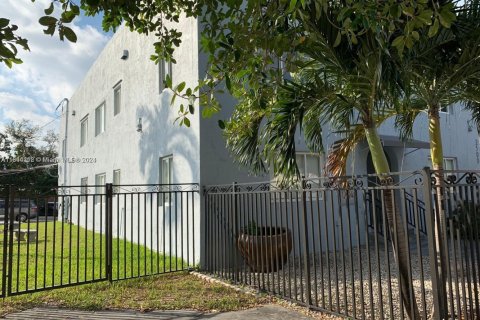 Propiedad comercial en venta en Miami, Florida, 520.25 m2 № 1936665 - foto 12