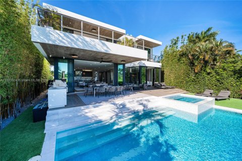 Villa ou maison à vendre à Miami Beach, Floride: 5 chambres, 421.96 m2 № 1790468 - photo 12