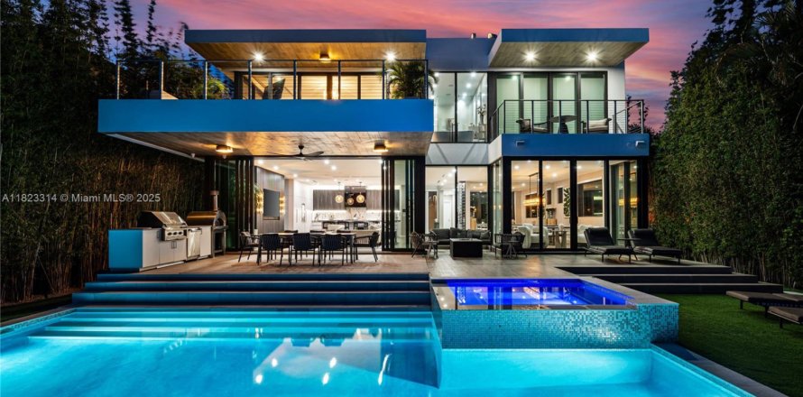 Villa ou maison à Miami Beach, Floride 5 chambres, 421.96 m2 № 1790468