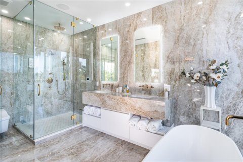 Villa ou maison à vendre à Miami Beach, Floride: 5 chambres, 421.96 m2 № 1790468 - photo 25