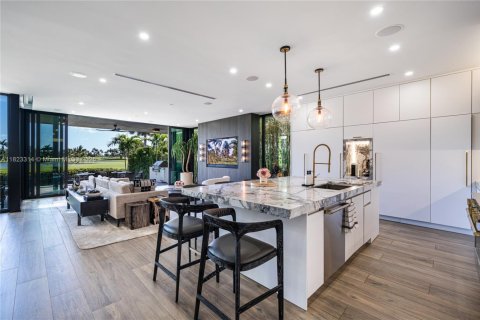 Villa ou maison à vendre à Miami Beach, Floride: 5 chambres, 421.96 m2 № 1790468 - photo 15
