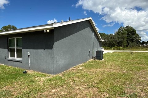 House in Ocklawaha, Florida 3 bedrooms, 122.54 sq.m. № 2379271 - photo 2